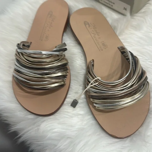 Moda Positano size 6 multi color metallic slides NWT - Picture 2 of 3